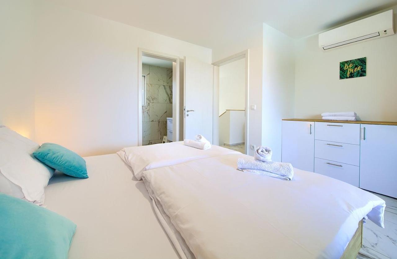 Holiday House Sea & Sun Residence Rasopasno Zewnętrze zdjęcie